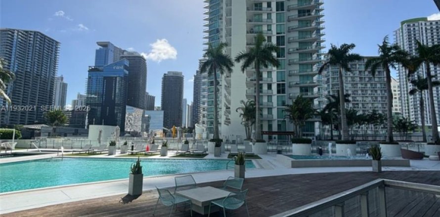 Кондоминиум с 1 спальней в Майами, Флорида № 1990557