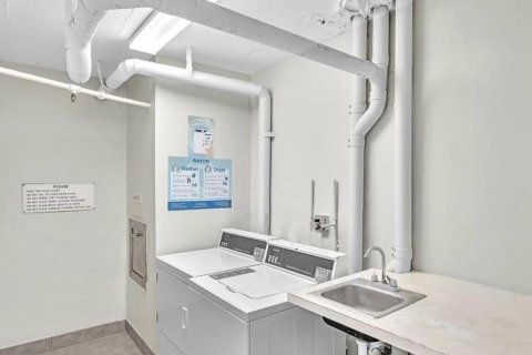 Снять в аренду кондоминиум в Помпано-Бич, Флорида 2 спальни, 93.09м2, № 1047966 - фото 1