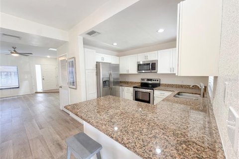 Touwnhouse à vendre à Clearwater, Floride: 2 chambres, 125.33 m2 № 2222854 - photo 5