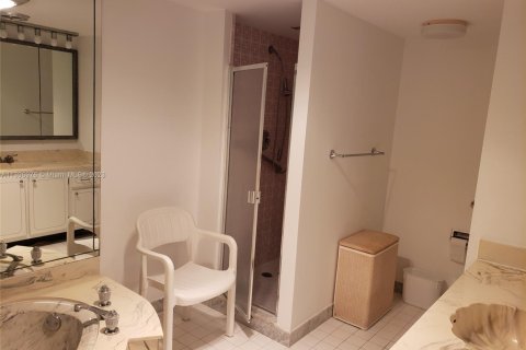 Condo in Hallandale Beach, Florida, 2 bedrooms  № 1710626 - photo 9