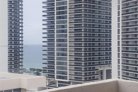 Condo in Hallandale Beach, Florida, 2 bedrooms  № 1710626 - photo 20