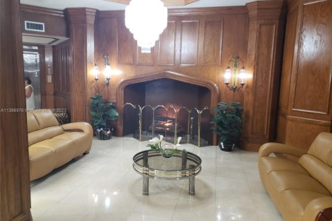 Condo in Hallandale Beach, Florida, 2 bedrooms  № 1710626 - photo 21