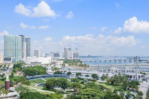 Condo in Miami, Florida  № 2045266 - photo 15