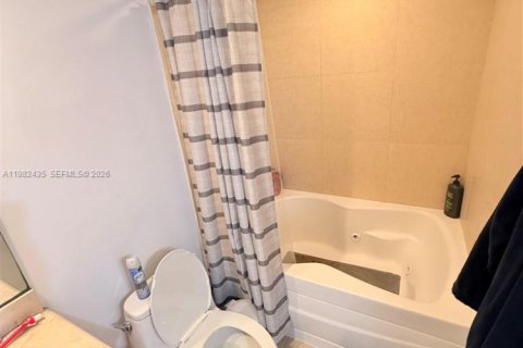 Condo in Miami, Florida  № 2045266 - photo 12