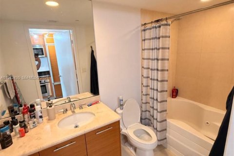 Condo in Miami, Florida  № 2045266 - photo 13