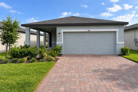 House in Winter Haven, Florida 4 bedrooms, 149.11 sq.m. № 2272761