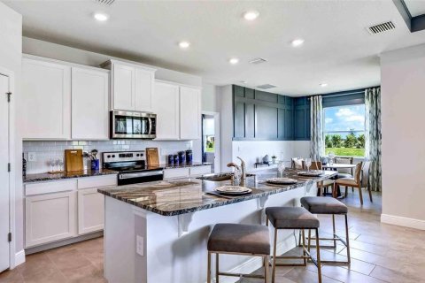 House in Lakewood Ranch, Florida 4 bedrooms, 258.92 sq.m. № 1855846 - photo 8
