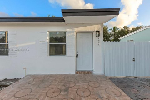Villa ou maison à louer à Opa-locka, Floride: 4 chambres, 134.52 m2 № 1946324 - photo 3
