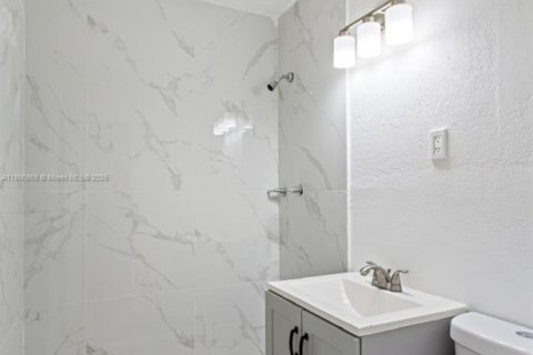 Villa ou maison à louer à Opa-locka, Floride: 4 chambres, 134.52 m2 № 1946324 - photo 12