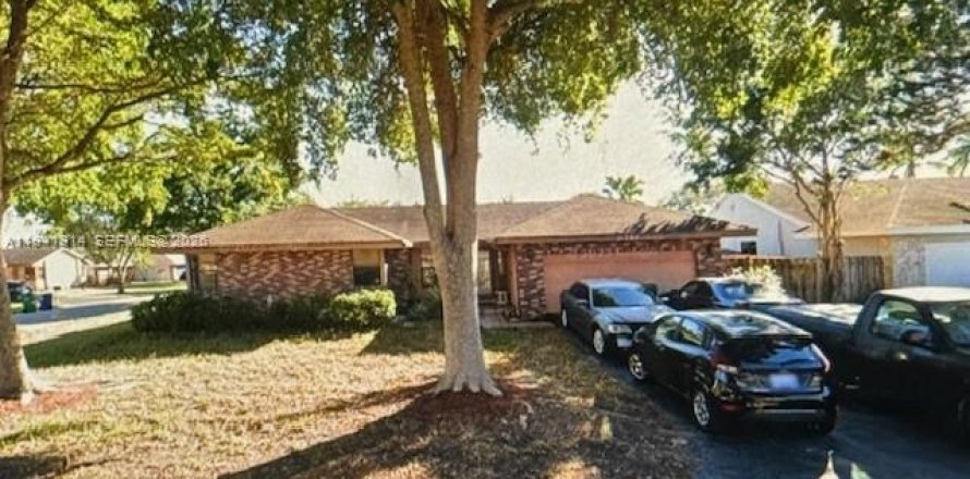 Villa ou maison à Coral Springs, Floride 4 chambres, 168.15 m2 № 1998743