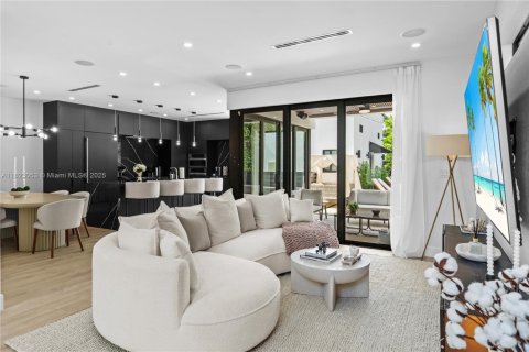 Casa en venta en Miami, Florida, 6 dormitorios № 1787218 - foto 30