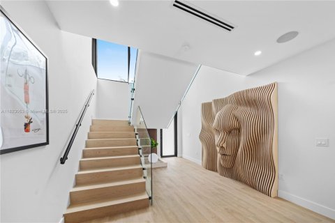 Casa en venta en Miami, Florida, 6 dormitorios № 1787218 - foto 5
