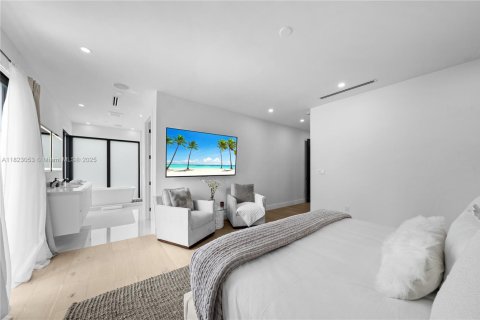 Casa en venta en Miami, Florida, 6 dormitorios № 1787218 - foto 29
