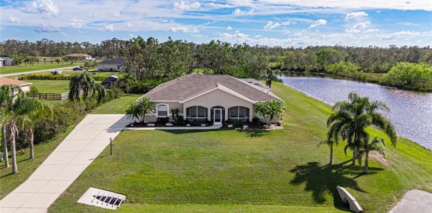 Villa ou maison à Myakka City, Floride 4 chambres, 273.23 m2 № 1899390