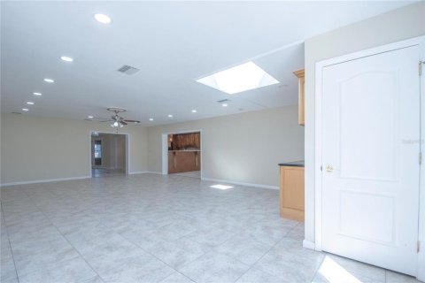 House in Clearwater, Florida 4 bedrooms, 348.85 sq.m. № 1665651 - photo 14