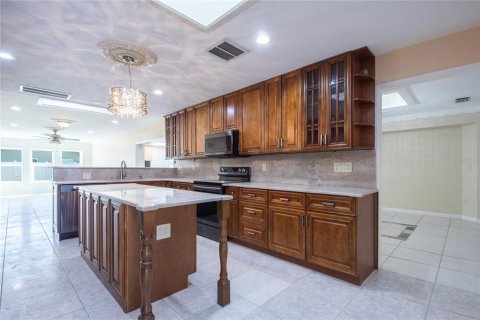 House in Clearwater, Florida 4 bedrooms, 348.85 sq.m. № 1665651 - photo 20