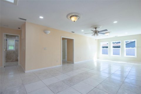 House in Clearwater, Florida 4 bedrooms, 348.85 sq.m. № 1665651 - photo 26