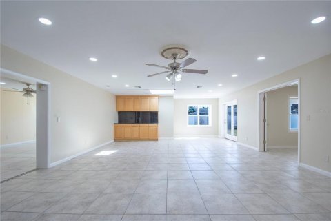 House in Clearwater, Florida 4 bedrooms, 348.85 sq.m. № 1665651 - photo 13