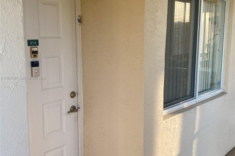 Copropriété à vendre à Fort Lauderdale, Floride: 2 chambres, 112.88 m2 № 2081012 - photo 2