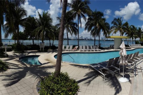 Condo in Miami Beach, Florida, 1 bedroom  № 1863889 - photo 17