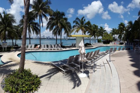 Condo in Miami Beach, Florida, 1 bedroom  № 1863889 - photo 16