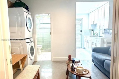 Condo in Miami Beach, Florida  № 2077969 - photo 10