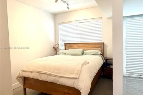 Condo in Miami Beach, Florida  № 2077969 - photo 2