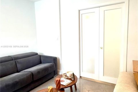 Condo in Miami Beach, Florida  № 2077969 - photo 15