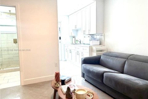 Condo in Miami Beach, Florida  № 2077969 - photo 19