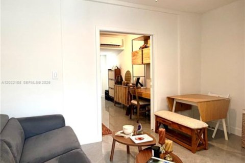 Condo in Miami Beach, Florida  № 2077969 - photo 17