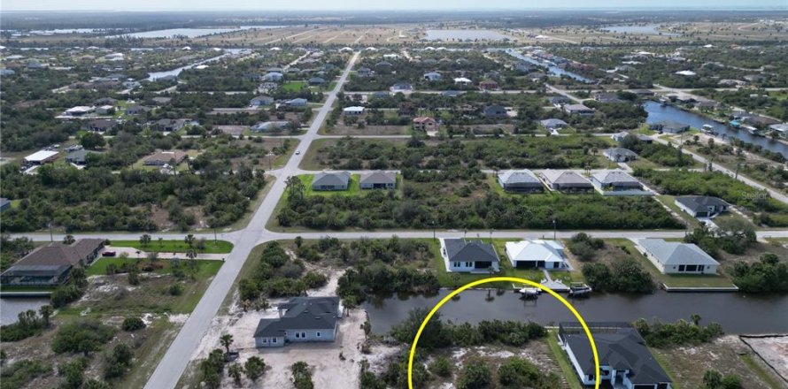 Land in Port Charlotte, Florida № 1547735