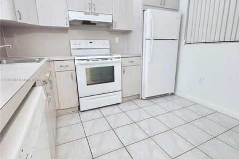 Condo in Miami, Florida, 2 bedrooms  № 1891350 - photo 6
