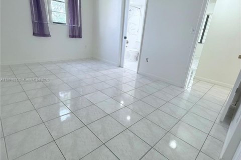 Condo in Miami, Florida, 2 bedrooms  № 1891350 - photo 5