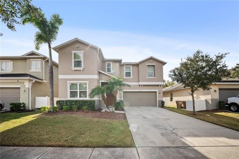 House in Kissimmee, Florida 8 bedrooms, 338.91 sq.m. № 2104204