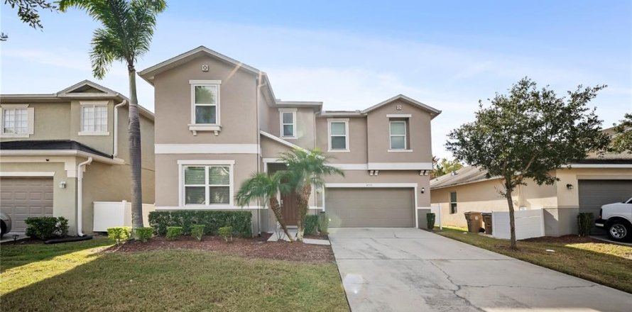 House in Kissimmee, Florida 8 bedrooms, 338.91 sq.m. № 2104204