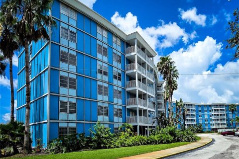Condo in Saint Petersburg, Florida, 1 bedroom  № 1819414 - photo 1