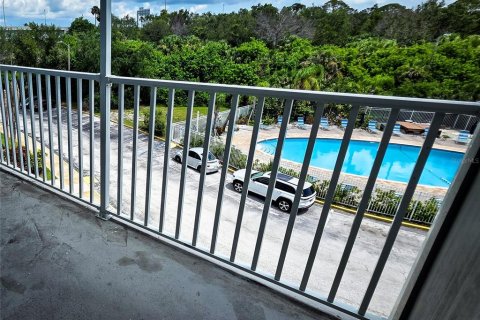 Condo in Saint Petersburg, Florida, 1 bedroom  № 1819414 - photo 13