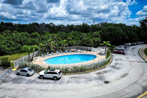 Condo in Saint Petersburg, Florida, 1 bedroom  № 1819414 - photo 14