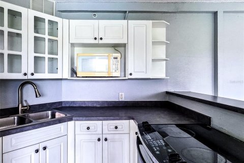 Condo in Saint Petersburg, Florida, 1 bedroom  № 1819414 - photo 7