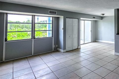 Condo in Saint Petersburg, Florida, 1 bedroom  № 1819414 - photo 8