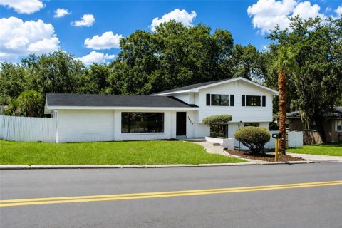 House in Lakeland, Florida 4 bedrooms, 199 sq.m. № 2359168