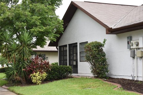 Condo in Sun City Center, Florida, 2 bedrooms  № 2209419 - photo 29