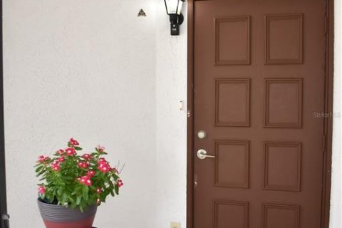 Condo in Sun City Center, Florida, 2 bedrooms  № 2209419 - photo 3