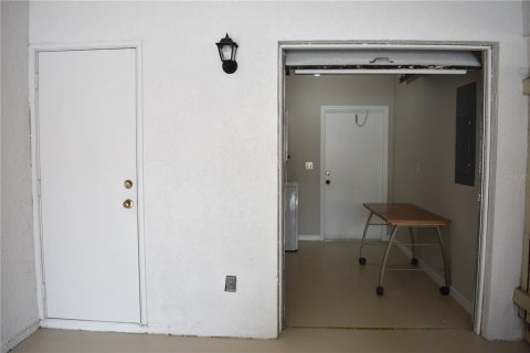 Condo in Sun City Center, Florida, 2 bedrooms  № 2209419 - photo 24