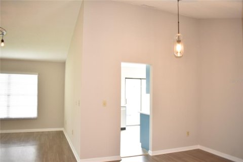 Condo in Sun City Center, Florida, 2 bedrooms  № 2209419 - photo 5