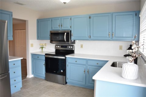 Condo in Sun City Center, Florida, 2 bedrooms  № 2209419 - photo 9