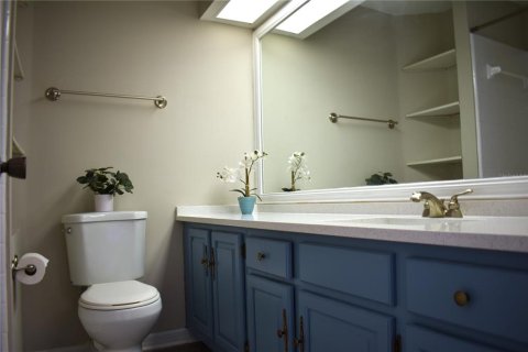 Condo in Sun City Center, Florida, 2 bedrooms  № 2209419 - photo 17
