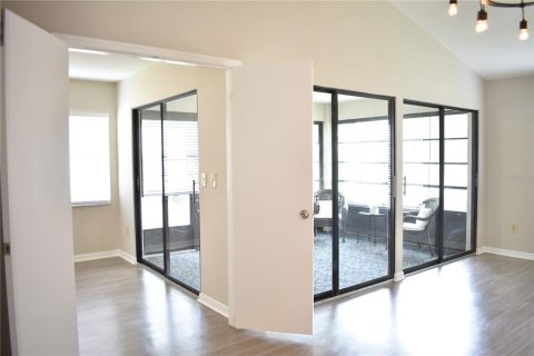 Condo in Sun City Center, Florida, 2 bedrooms  № 2209419 - photo 7