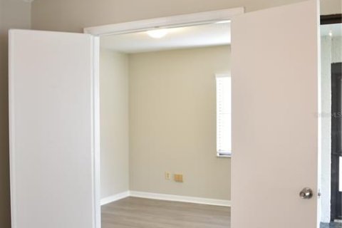 Condo in Sun City Center, Florida, 2 bedrooms  № 2209419 - photo 13