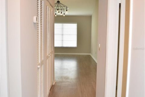 Condo in Sun City Center, Florida, 2 bedrooms  № 2209419 - photo 16